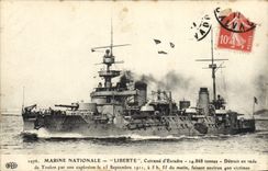 CPA Bateau Liberte Cuirasse d'escadre Detruit en rade de Toulon