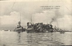 CPA Bateau L'explosion de la Liberte Le cuirasse apres l'explosion