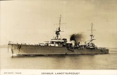 CPA Bateau Croiseur Lamotte Picquet