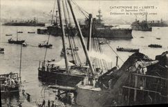 CPA Bateau Catastrophe du Liberte Deblaiement de la tourelle