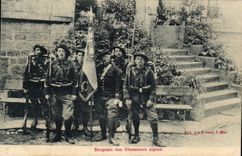 CPA Militaria Chasseurs Alpins Drapeau