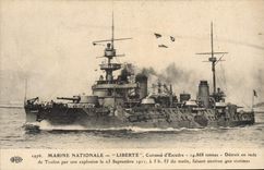 CPA Bateau Liberte Cuirasse d'escadre Detruit en rade de Toulon