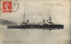 CPA Bateau L'explosion de la Liberte Le cuirasse Liberte avant l'explosion