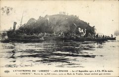 CPA Bateau Catastrophe du Liberte Les epaves 