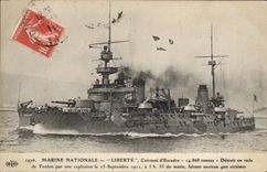 CPA Bateau Liberte Cuirasse d'escadre Detruit en rade de toulon 