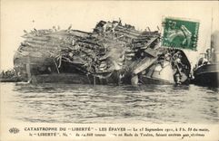 CPA Bateau Catastrophe du Liberte Les epaves 