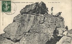 CPA Militaria Chasseurs Alpins Alpes A la cime d'un col
