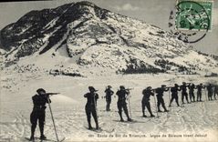 CPA Militaria Chasseurs Alpins Ecole de ski de Briancon Ligne de skieurs tirant debout 