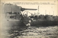Vintage Postcard Boat Catastrophe of Freedom Breach made with the Republic by an armor-plate projetee by the explosion of Freedom