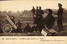 CPA Militaria Chasseurs Alpins L'artillerie alpine guettant un taube