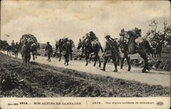 CPA Militaria Chasseurs Alpins Nos alpins en campagne 