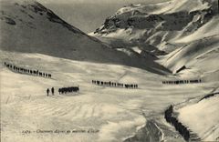 CPA Militaria Chasseurs Alpins en marche d'hiver