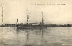 Vintage Postcard Bateau the cruiser Armours Latouche Treville seen by the arrear