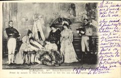 CPA Fantaisie Theatre Femme L'aiglon Mme Sarah Bernhardt Avant de mourir le duc de Reichstadt se fait lire son acte de bapteme 