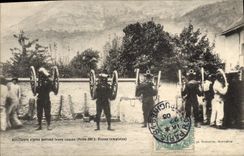 CPA Militaria Chasseurs alpins Artilleurs alpins portant leurs canons 