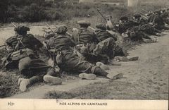 CPA Militaria Chasseurs alpins Nos Alpins en campagne