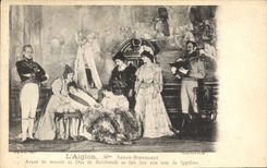 CPA Femme Theatre L'Aiglon Mme Sarah Bernhardt Avant de mourir le duc de Reichstadt se fait lire son acte de bapteme Napoleon