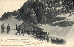 CPA Militaria Chasseurs alpins en manoeuvres Halte au chalet du Vallon Brianconnais