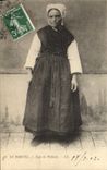 CPA Folklore Le Portel Type de pecheuse