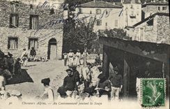 CPA Militaria Chasseurs Alpins Au cantonnement pendant la soupe 