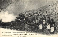 CPA Militaria Chasseurs Alpins Batteries alpines en manoeuvres dans les Alpes