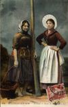 CPA Folklore Boulogne sur Mer Pecheuse et dame de la Halle 