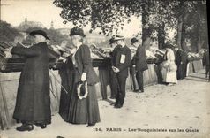 Vintage Postcard Paris Secondhand booksellers on the Quays SIGNAL