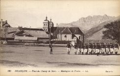CPA Militaria Chasseurs Alpins Briancon Place du Champ de Mars Montagnes de Presles