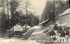 CPA Militaria Chasseurs Alpins Foret fu Torumalet Un coin des baraquements Alpins 
