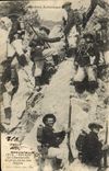 CPA Militaria Chasseurs Alpins Groupe de chasseurs Alpins dans les Alpes 