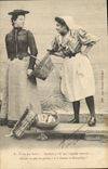 CPA Folklore Femmes Marseillaise 