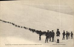 Vintage Postcard Militaria Alpine hunters a battalion of Alpine hunters crossing the Glacier of the Mount of Lans