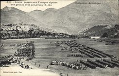 CPA Militaria Chasseurs alpins Revue passee aux troupes alpines aux grands Pres de Levens 