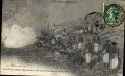 CPA Militaria Chasseurs alpins Batteries alpines en manoeuvres dans les Alpes 