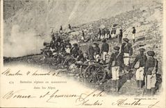 CPA Militaria Chasseurs alpins Batteries alpines en manoeuvres dans les Alpes