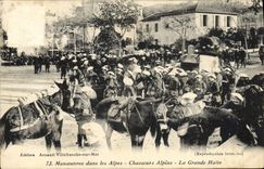 CPA Militaria Chasseurs alpins Manoeuvres dans les Alpes La grande halte