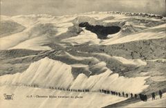 CPA Militaria Chasseurs alpins traversant un glacier 