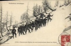 CPA Militaria Chasseurs alpins en reconnaissance dans les Alpes 