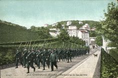 CPA Militaria Chasseurs alpins Retour a la caserne