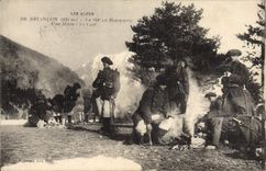 CPA Militaria Chasseurs alpins Les Alpes Briancon Le 159eme en manoeuvre Une halte le cafe