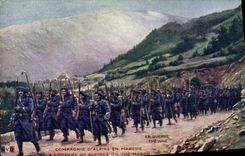 CPA Militaria Chasseurs alpins Compagnie d'alpins en marche
