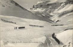 CPA Militaria Chasseurs alpins en marches d'hiver Savoie 