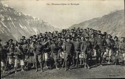CPA Militaria Chasseurs alpins en montagne