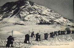 CPA Militaria Chasseurs Alpins Ligne de skieurs tirant a genoux Ecole de ski de Briancon