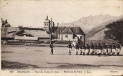 CPA Militaria Chasseurs Alpins Briancon Place du Champ de Mars Montagne de Presle
