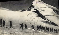 CPA Militaria Chasseurs Alpins sur un glacier