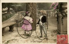 CPA Enfants Le cerceau 
