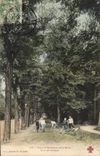 CPA Jeux d'enfants sous bois 