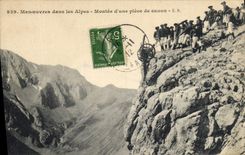 CPA Militaria Chasseurs Alpins Manoeuvres dans les Alpes Montee d'une piece de canon 