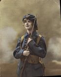 CPA Militaria Chasseurs Alpins Femme 